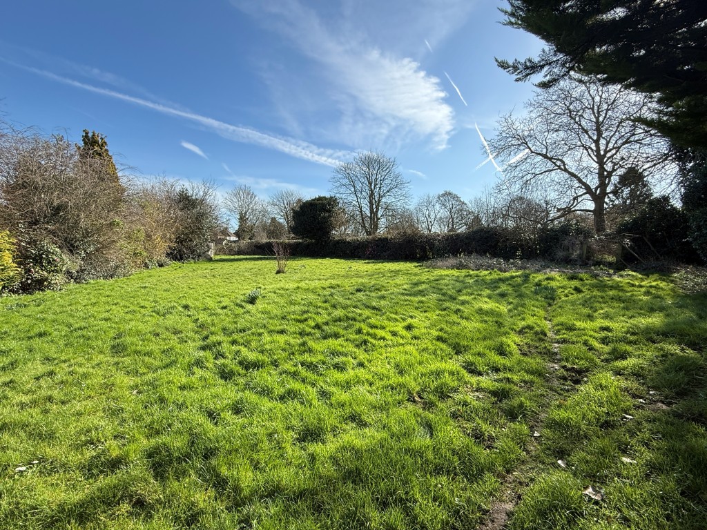 Lot: 89 - DEVELOPMENT OPPORTUNITY - PERMISSION FOR TWO DETACHED CHALET BUNGALOWS AND EXTENSION OF EXISTING DWELLING INTO CHALET BUNGALOW - Proposed development site